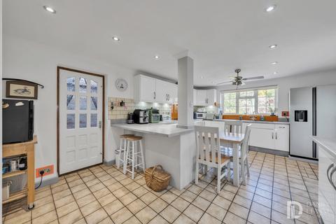 3 bedroom semi-detached house for sale, Orchard Close, Radlett, WD7