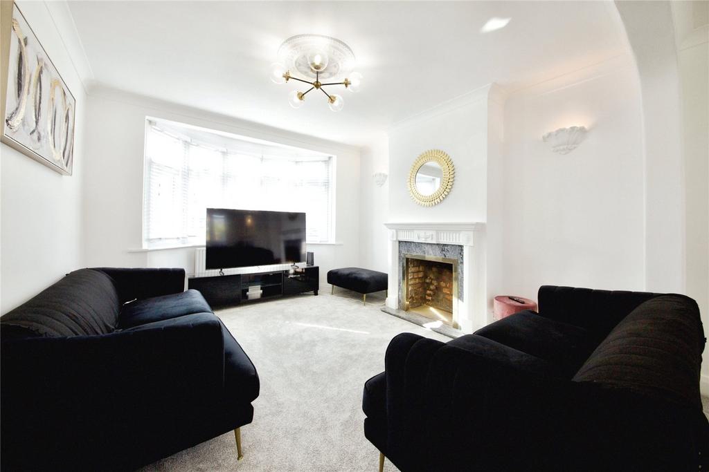 House in Clayhall Avenue - View 4