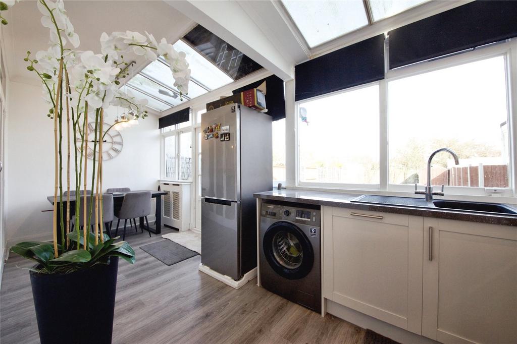 House in Clayhall Avenue - View 5
