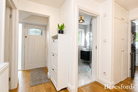 2 bedroom ground floor flat to rent, Larchwood Gardens, Pilgrims Hatch, CM15