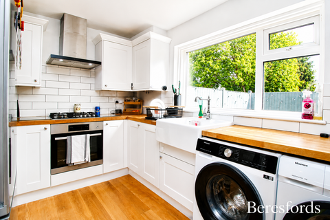 2 bedroom ground floor flat to rent, Larchwood Gardens, Pilgrims Hatch, CM15