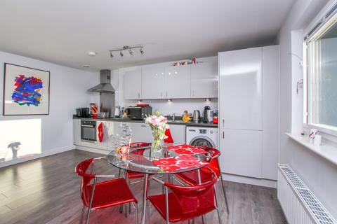 2 bedroom penthouse to rent, Peterborough PE2