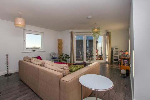 2 bedroom penthouse to rent, Peterborough PE2