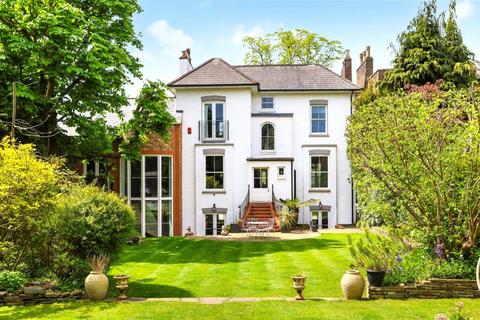 Esher Green, Esher, KT10
