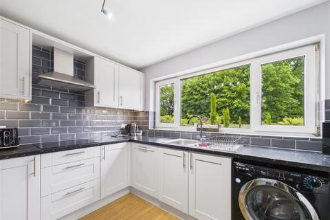 2 bedroom house to rent, Chase Hill Road, Arlesey SG15