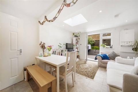 3 bedroom apartment for sale, Falkland Road, London, NW5