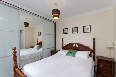 2 bedroom flat to rent, Minories, London EC3N