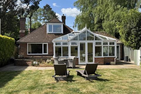 2 bedroom detached bungalow for sale, Witley