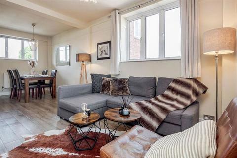 2 bedroom flat for sale, Fulham Road, London SW3