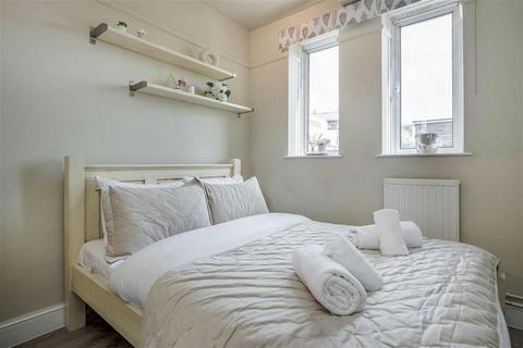 2 bedroom flat for sale, Fulham Road, London SW3