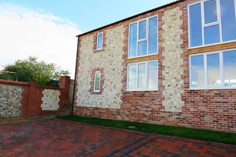 3 bedroom semi-detached house to rent, Barkers Drive, Feltwell