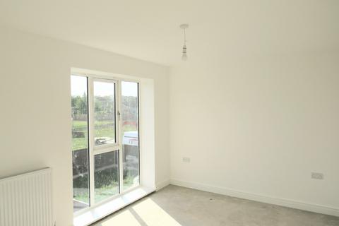 3 bedroom semi-detached house to rent, Barkers Drive, Feltwell