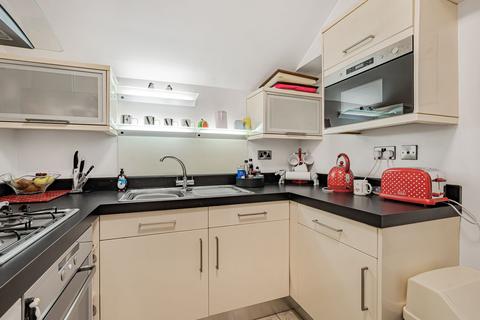 1 bedroom flat for sale, Church Street, The Cedars, KT17