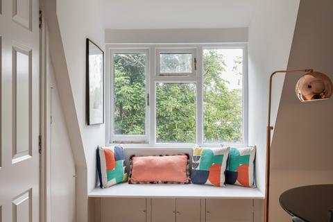 1 bedroom flat for sale, Jews Walk, London, SE26