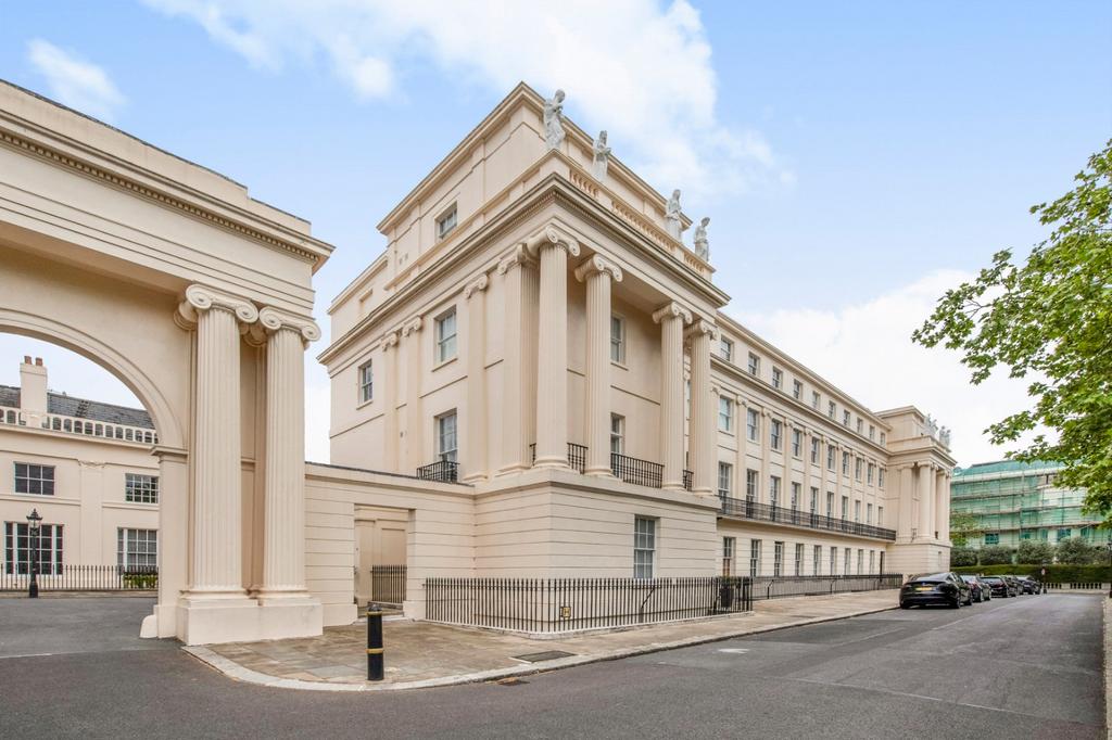2 bedroom flat to rent in London