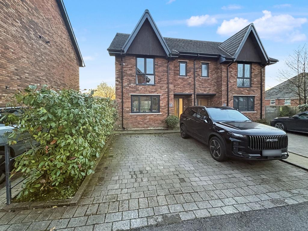 4 bedroom semi-detached house for sale in Manchester