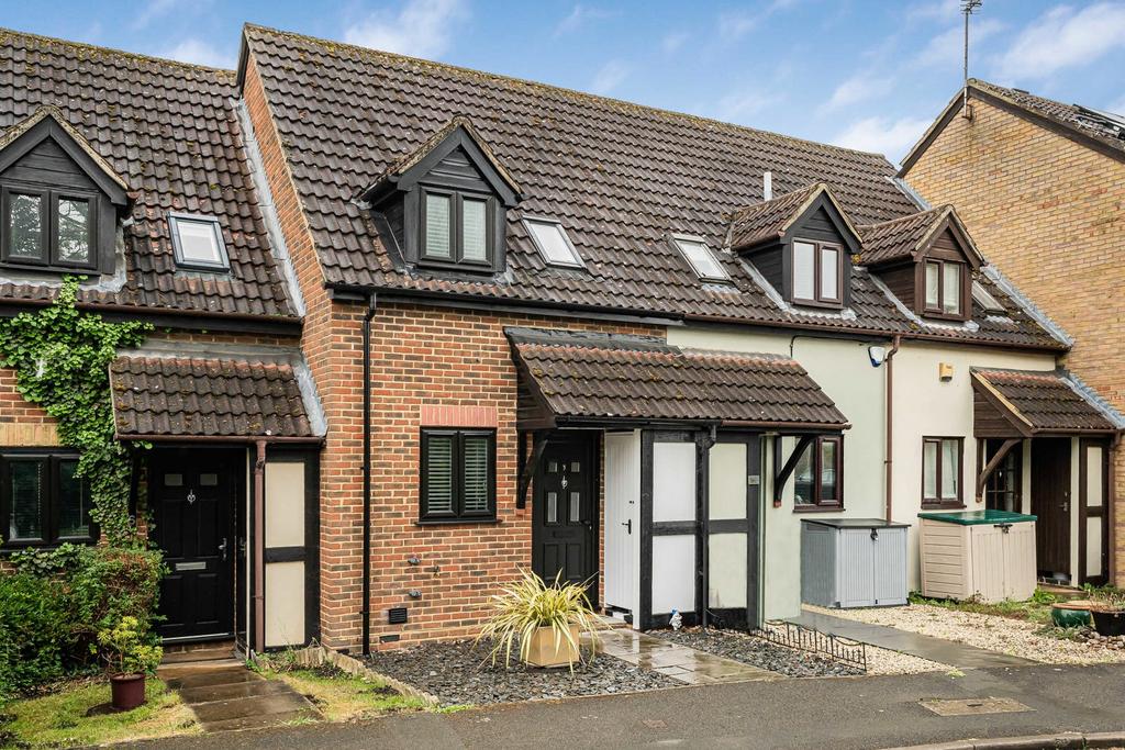 2 bedroom terraced house for sale in Surrey