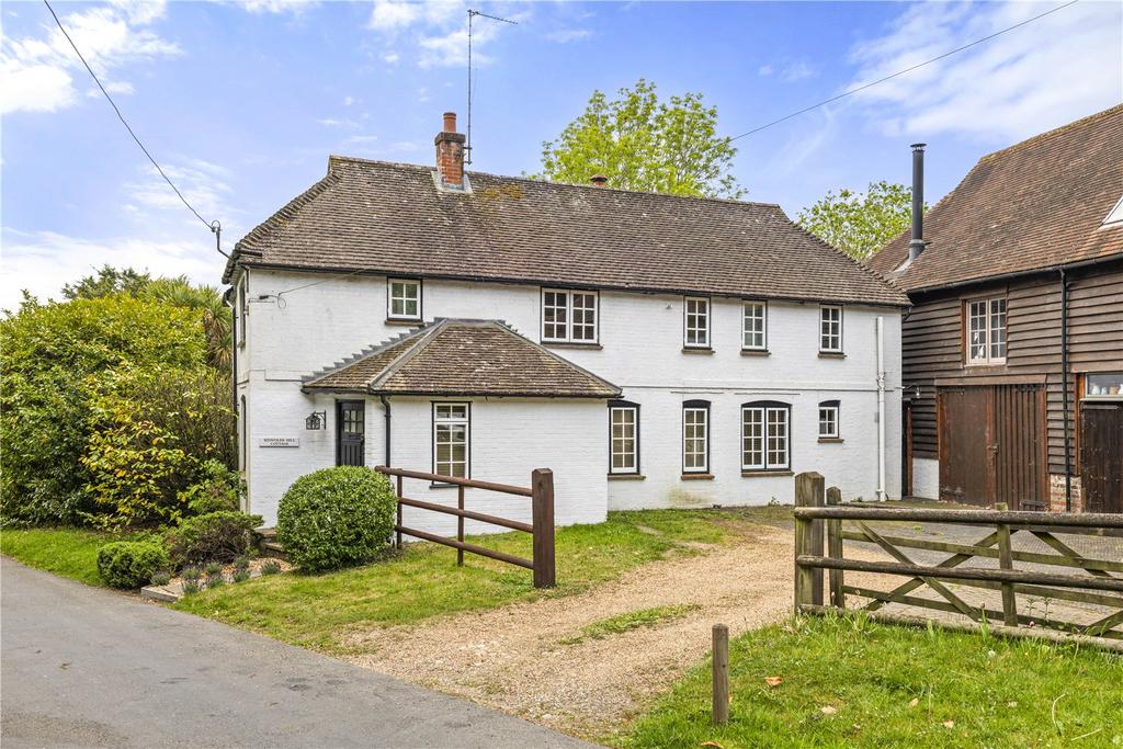 4 bedroom detached house for sale in Surrey 4 bedroom detached house for sale in Surrey