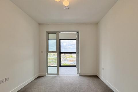 2 bedroom flat to rent, Pavana Square, Brentford TW8