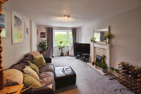 3 bedroom semi-detached house to rent, Foxley Court, Bourne, Lincs