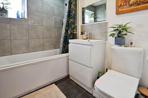 3 bedroom semi-detached house to rent, Foxley Court, Bourne, Lincs