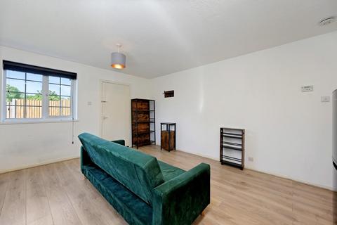 1 bedroom maisonette for sale, Sawyers Lawn, Ealing