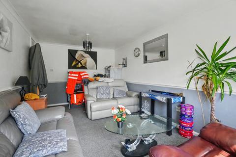 2 bedroom flat for sale, Frobisher Close, Daventry NN11