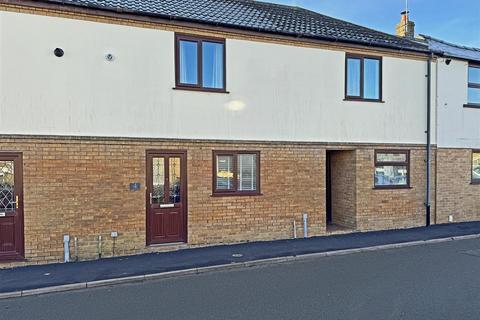 2 bedroom terraced house to rent, Foundry Road, Stamford
