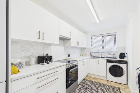 2 bedroom terraced house to rent, Foundry Road, Stamford