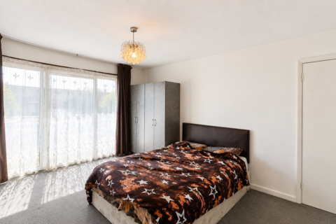 2 bedroom apartment for sale, Lister House, Croyde Avenue, Hayes, Middlesex, UB34EP