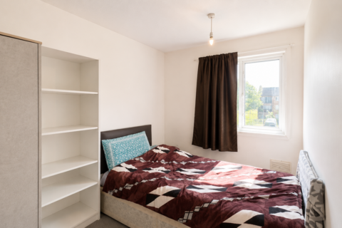 2 bedroom apartment for sale, Lister House, Croyde Avenue, Hayes, Middlesex, UB34EP