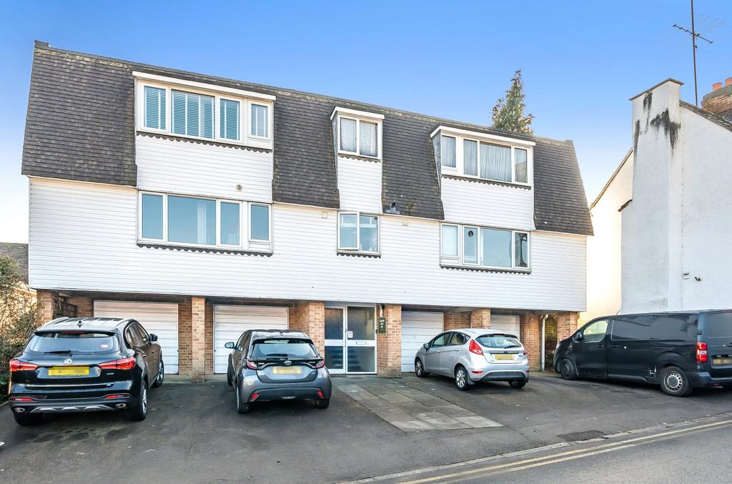 1 bedroom flat for sale in Surrey