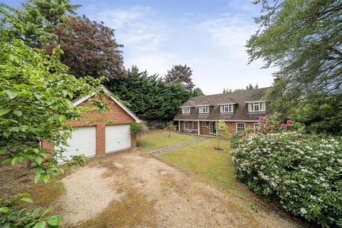 4 bedroom detached house for sale, Carrick Lane, Hampshire GU46
