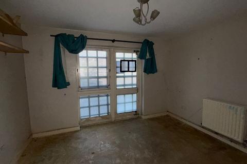 1 bedroom flat for sale, Flat 3 Eleanor House, 89 East Street, Epsom, Surrey, KT17 1DT