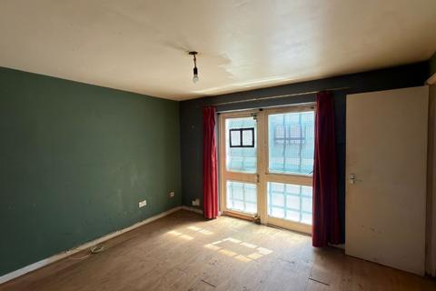 1 bedroom flat for sale, Flat 3 Eleanor House, 89 East Street, Epsom, Surrey, KT17 1DT