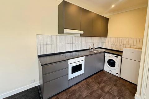2 bedroom flat to rent, Oundle Road, Peterborough