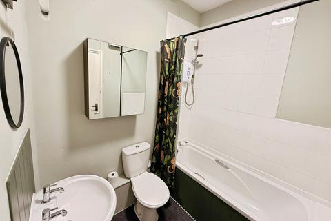 2 bedroom flat to rent, Oundle Road, Peterborough