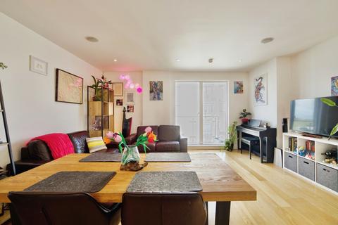 3 bedroom flat for sale, Seven Sea Gardens, LONDON, London, E3