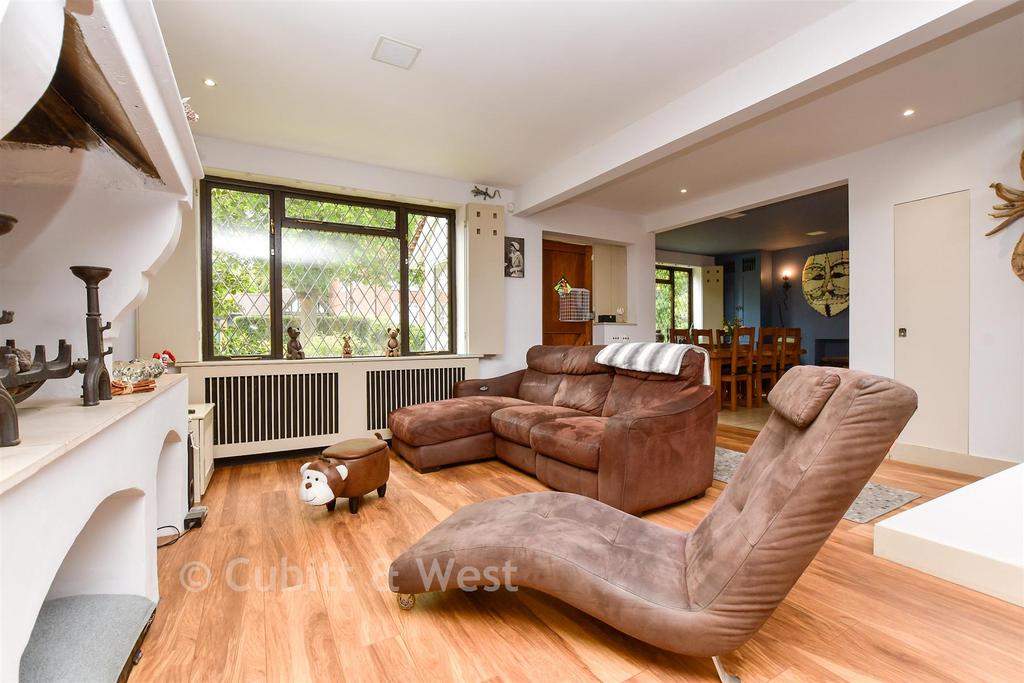 5 bedroom semi-detached house for sale