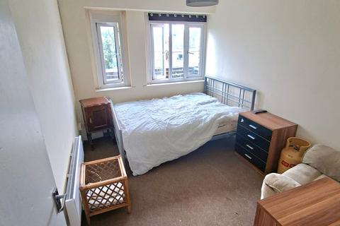 2 bedroom flat to rent, Main Street, Pembroke, SA71