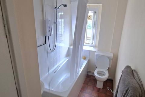 2 bedroom flat to rent, Main Street, Pembroke, SA71