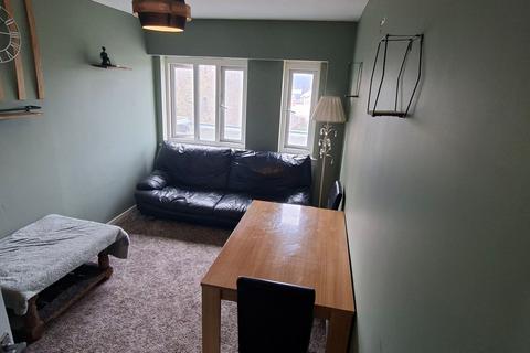 2 bedroom flat to rent, Main Street, Pembroke, SA71