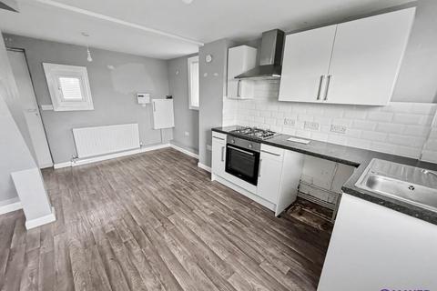 2 bedroom semi-detached house to rent, Greatlands Crescent, Plymouth PL2