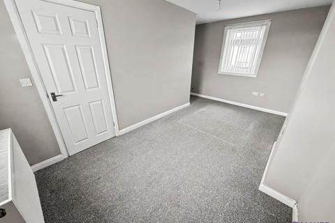 2 bedroom semi-detached house to rent, Greatlands Crescent, Plymouth PL2