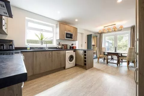 3 bedroom detached bungalow for sale - View 4
