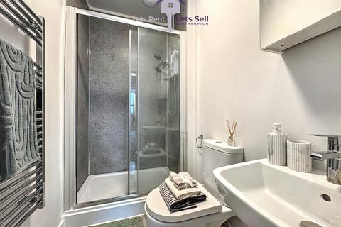 2 bedroom flat to rent, 15 London Road, SO15
