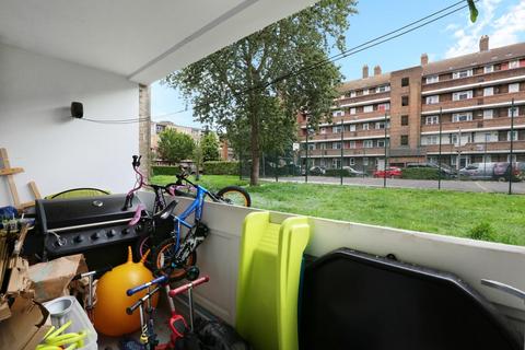 2 bedroom flat for sale, Flaxman Road, London, SE5