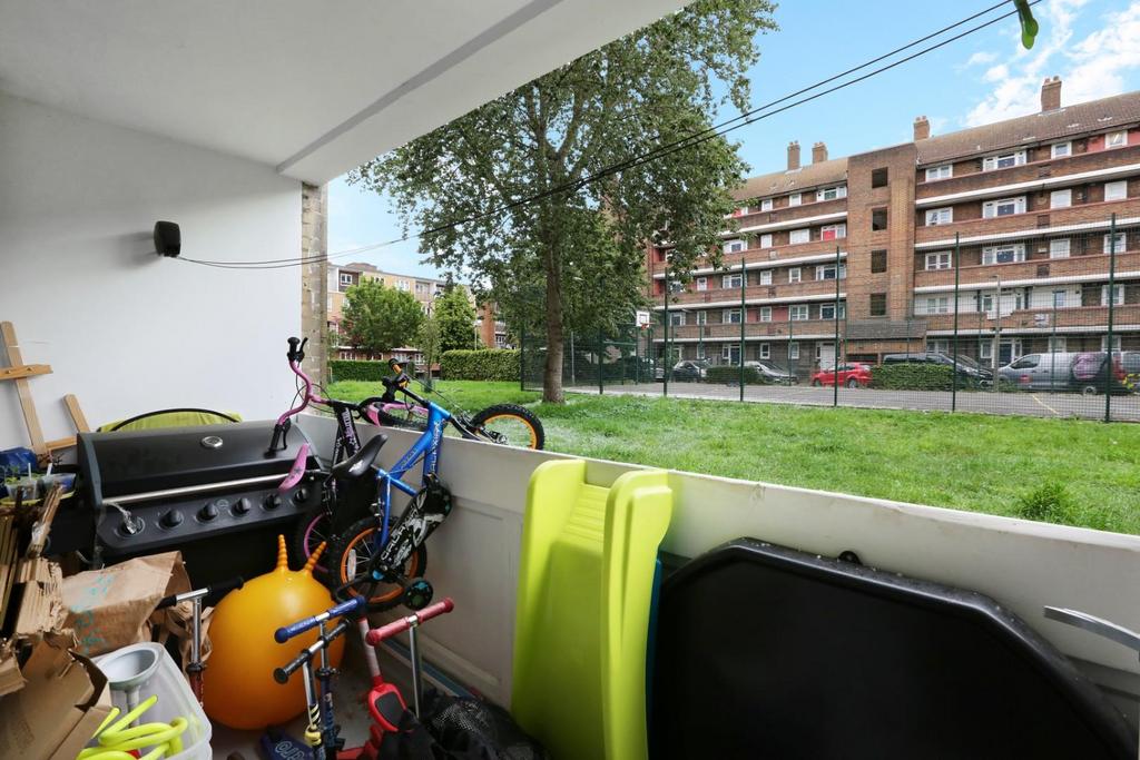 Apartment in London, Lilford Estate, Loughborough Junction - View 2
