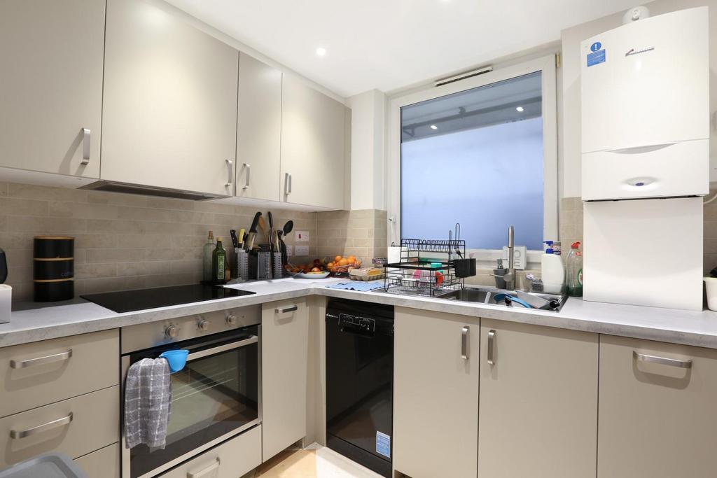 Apartment in London, Lilford Estate, Loughborough Junction - View 3