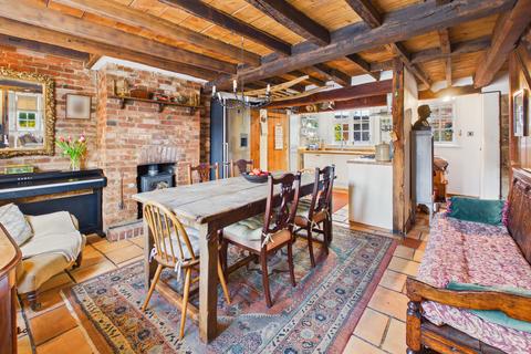 3 bedroom character property for sale, St. James Square, Wadhurst, TN5